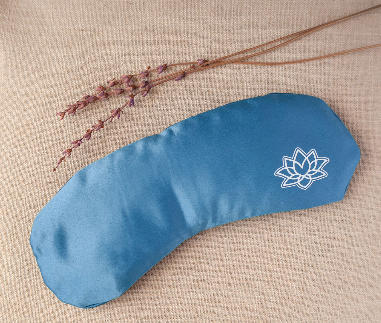 Silk eye pillow with organic lavender and organic flaxseed